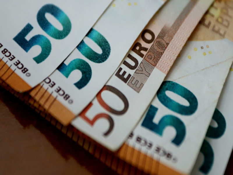 Объем денежных переводов от работающих за границей достиг рекордных 1,32 млрд евро